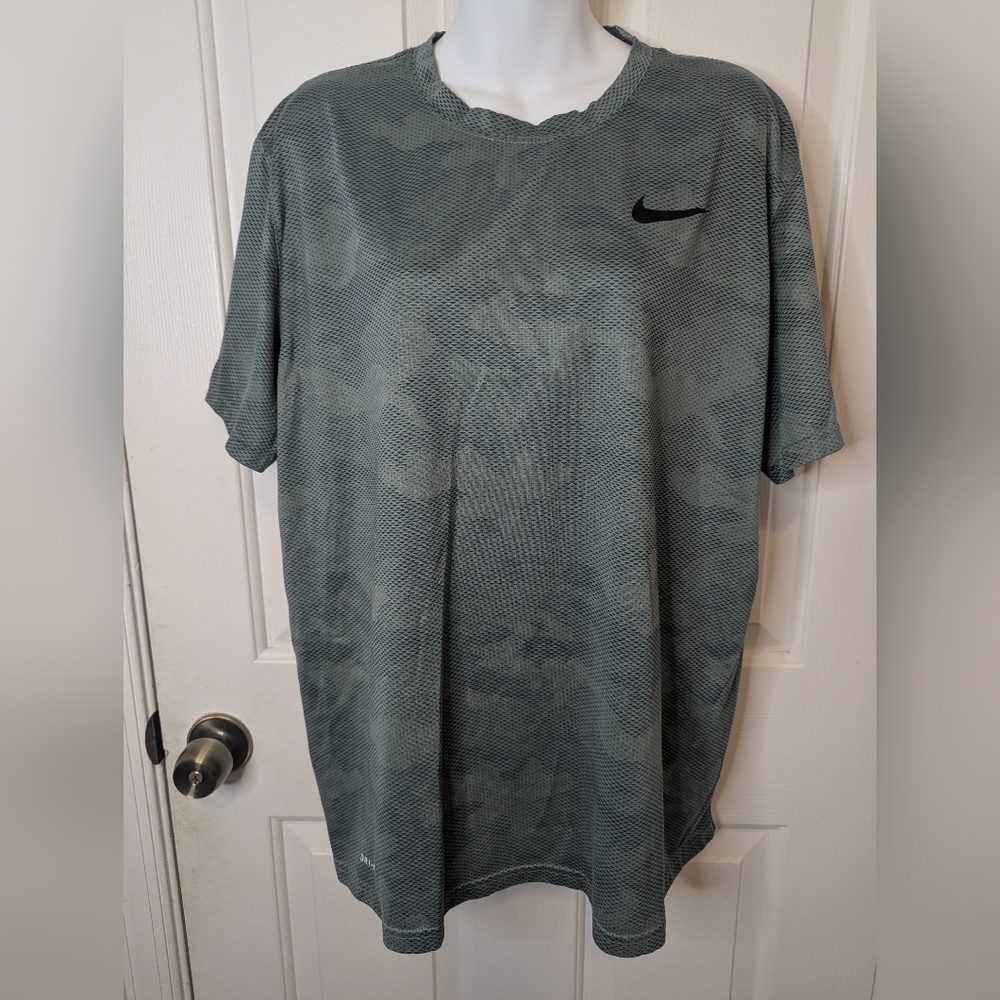 Nike Dri-FIT Mens XL Digi Camo Training Shirt Sage Green Short Sleeve